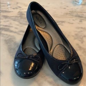 Womens Navy blue Flats